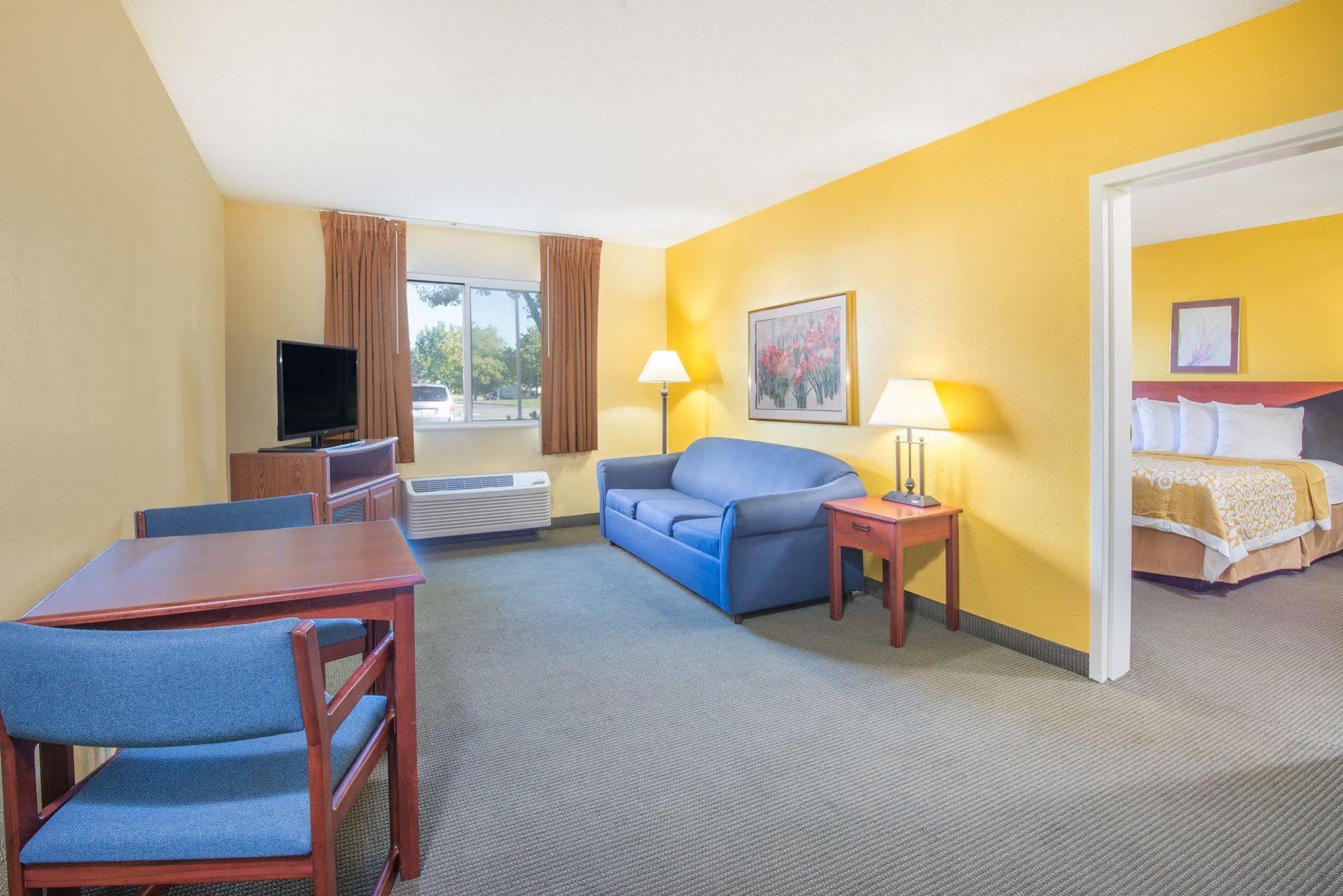Days Inn By Wyndham Milan Sandusky South Exterior foto