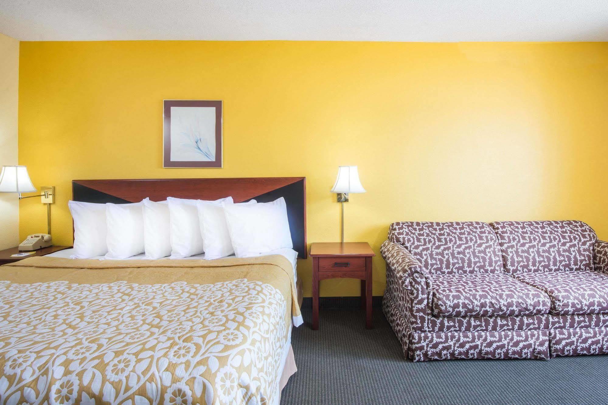 Days Inn By Wyndham Milan Sandusky South Exterior foto
